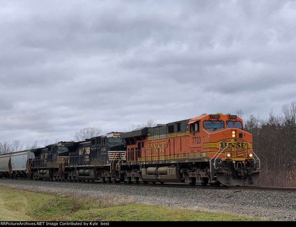 BNSF 7723 on 68N